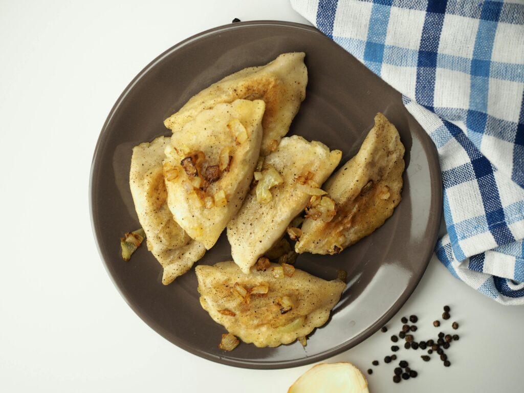 Pierogi ruskie i z mięsem, restauracja Pirat w unieściu